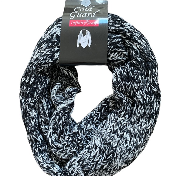 Infinity Scarf 🧣 - Picture 3 of 4